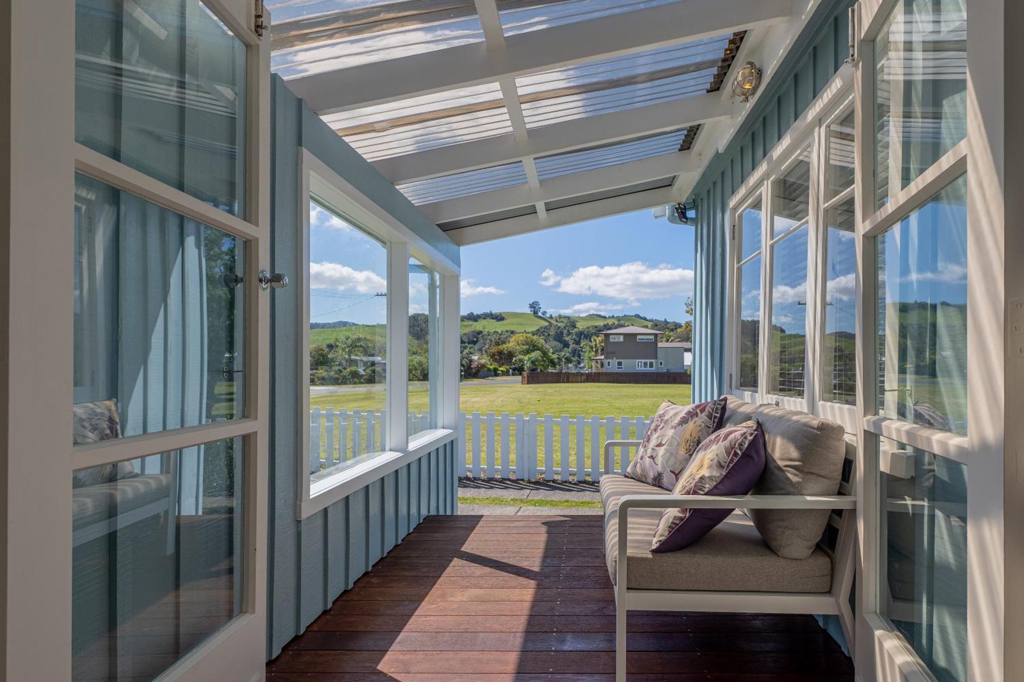 Blue Belle Cottage Whitianga Exterior photo